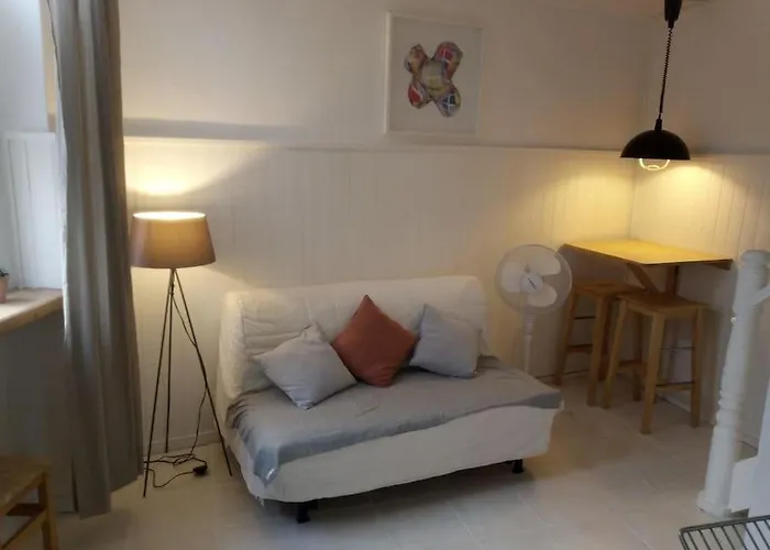 Camoes House